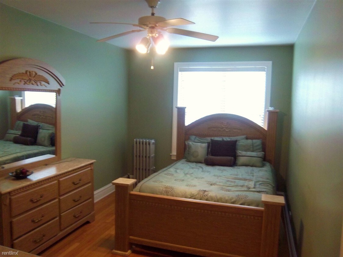Primary Photo - 2917 W Dickens Ave