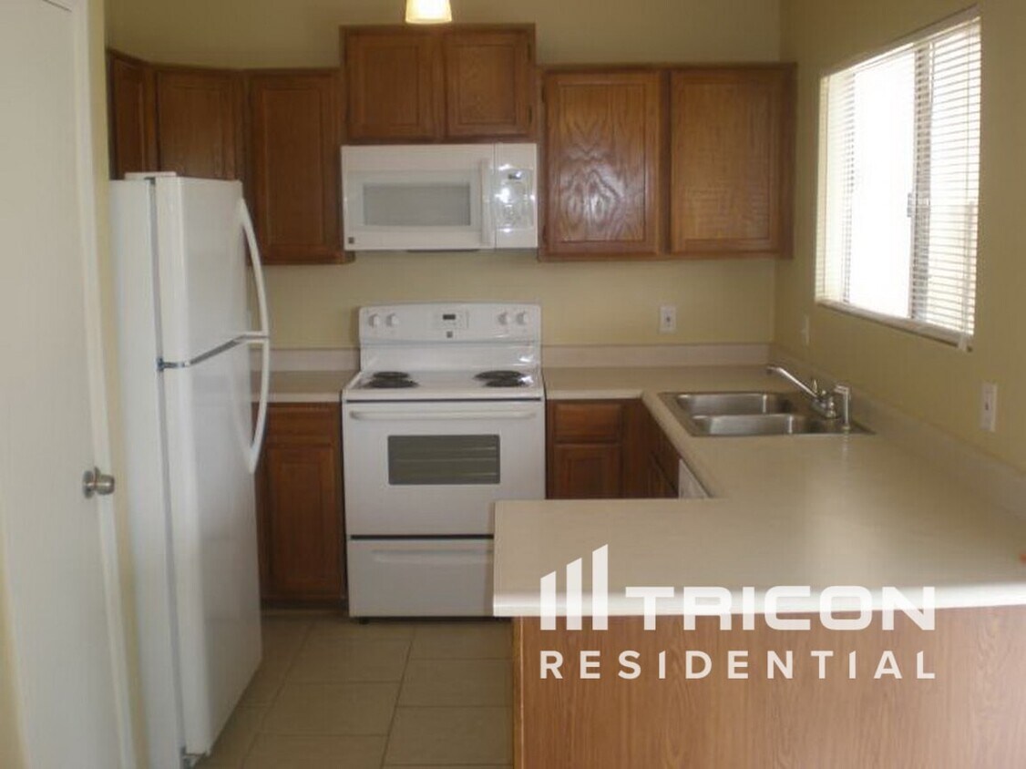 Primary Photo - 4513 N 106th Ave