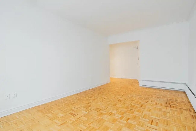 Photo du bâtiment - 1000 Av Pratt