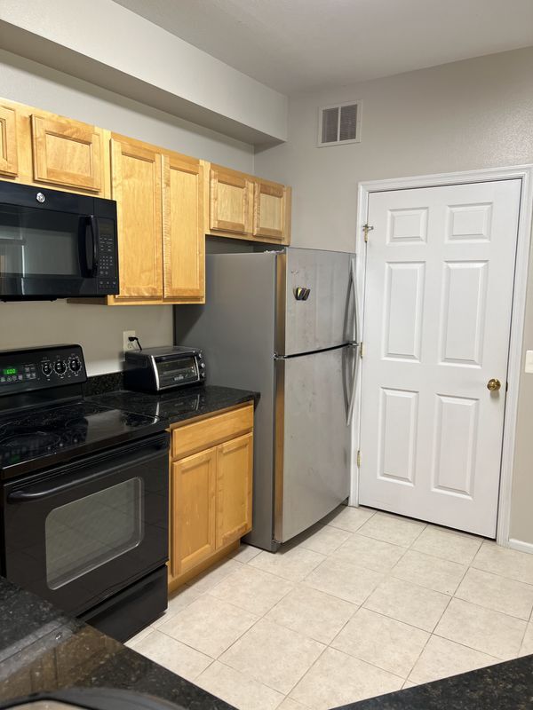 Foto del edificio - 1530 Spring Gate Dr.