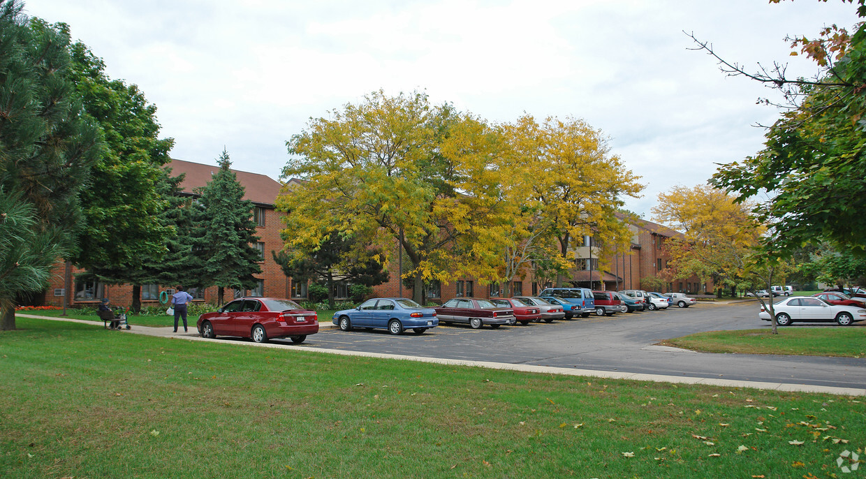 Building Photo - Lincoln Villas North