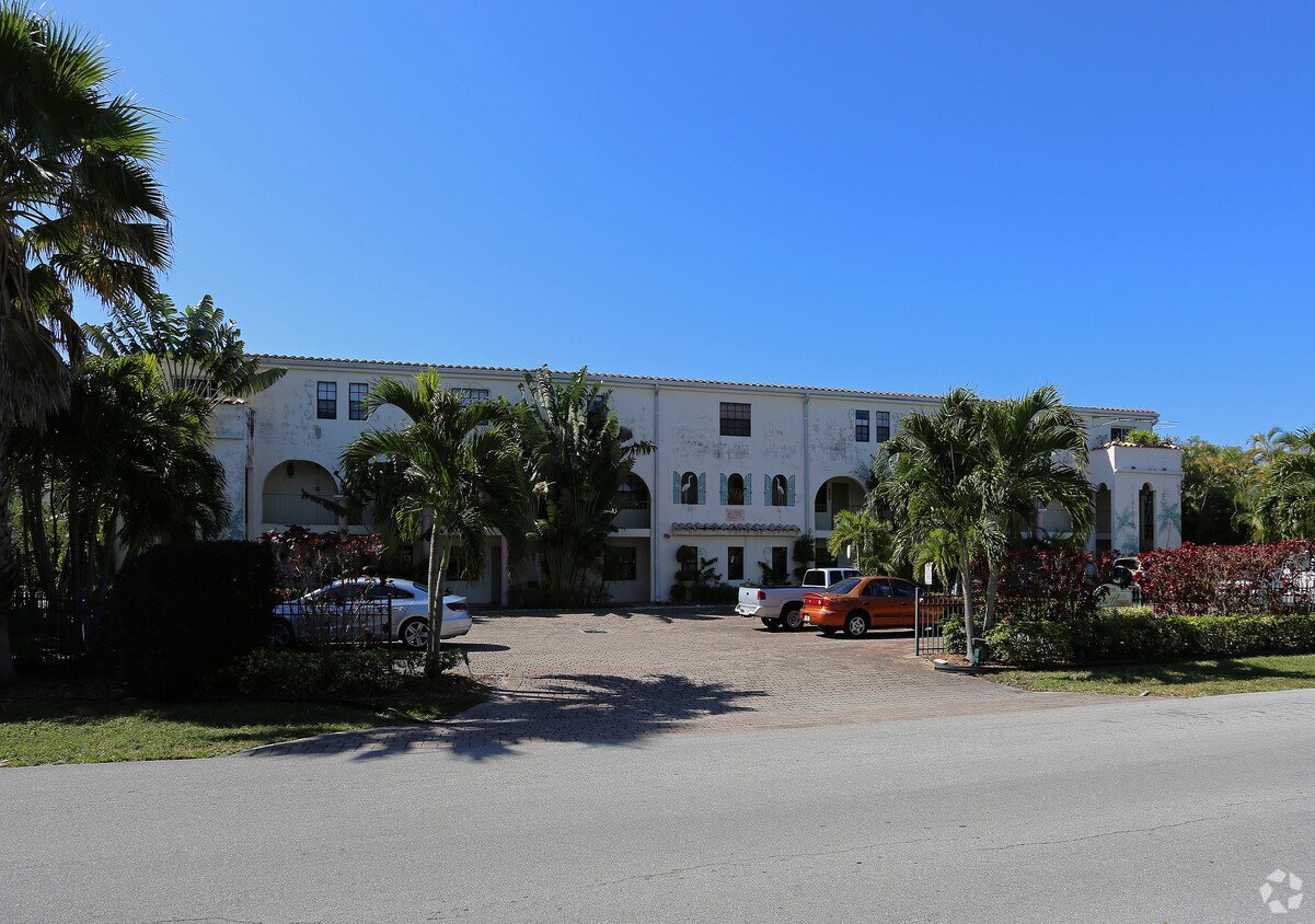 Foto del edificio - 620 NE 28th St