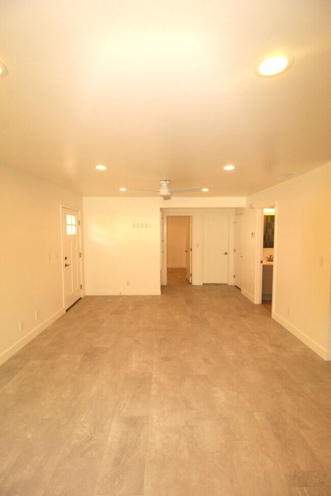Foto del edificio - 225-229 Lynn Drive