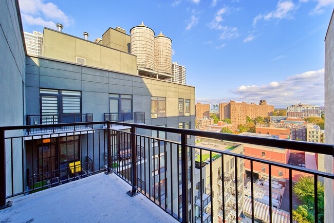 Building Photo - Gorgeous Two Bedroom with Floor to Ceiling Windows