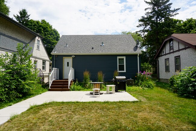 Foto del edificio - Affordable 4 Bedroom House - Close to U of...