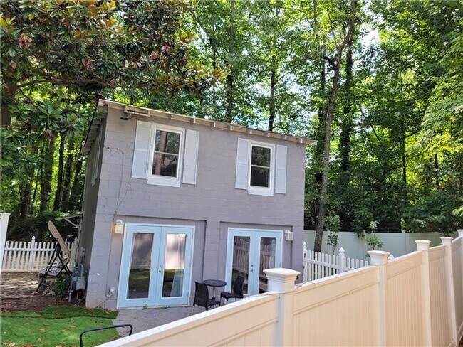 Foto del edificio - 5602 Roberts Dr