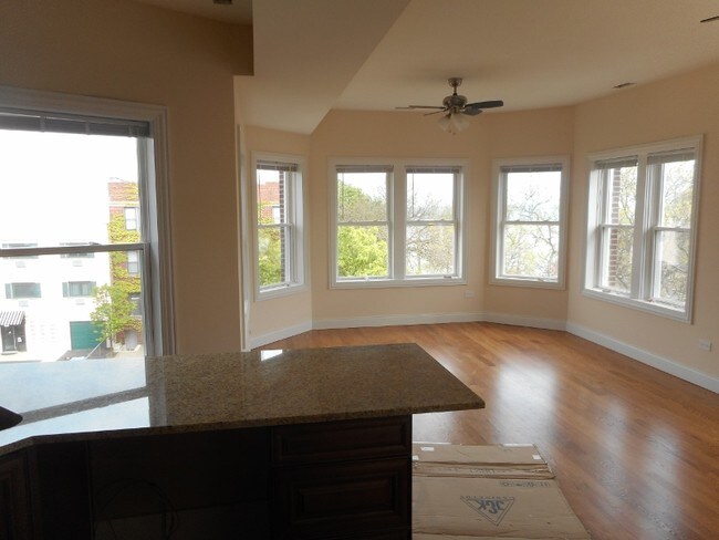 Foto del edificio - 7600 N Eastlake Terrace