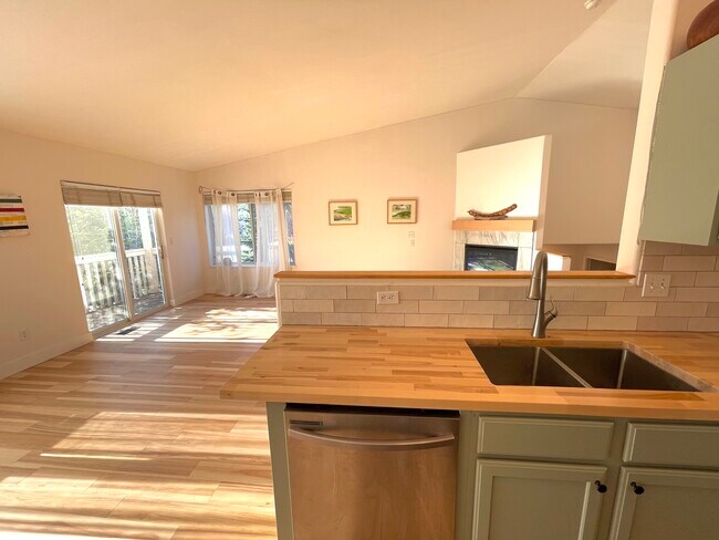 Foto del edificio - 8930 Northwood Park Cir