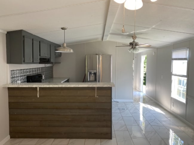 Photo - 833 Lovell Rd House