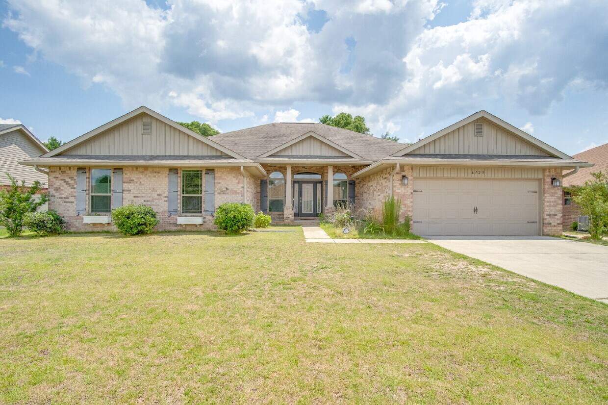 Foto principal - Spacious 4 Bedroom Home with Saltwater Poo...