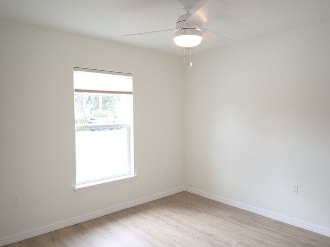 Building Photo - SEMINOLE WOODS