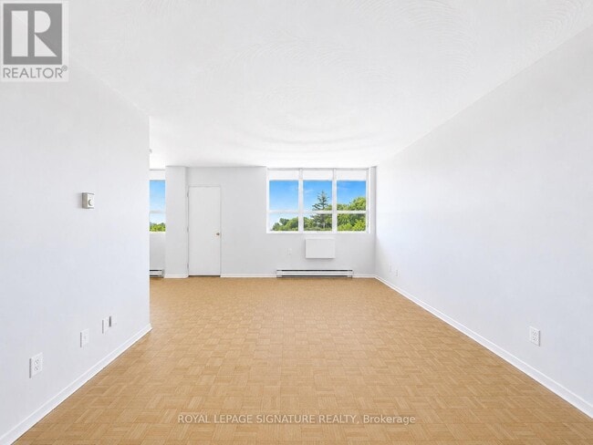 Building Photo - 525 Eglinton Ave E