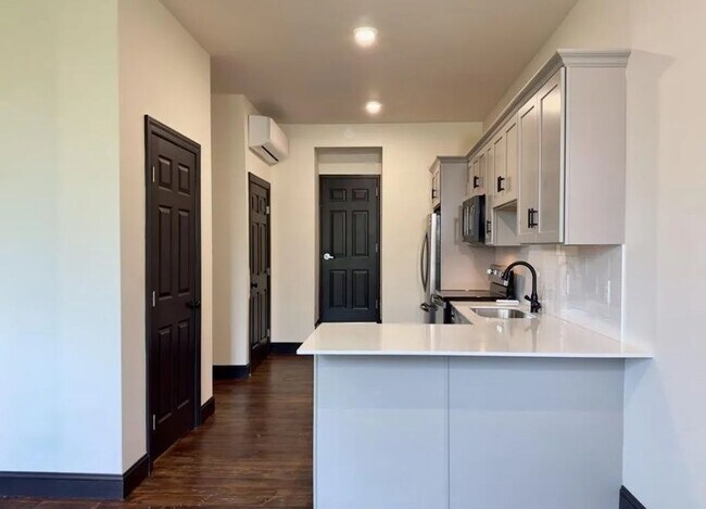 Foto del edificio - 709 N Duke St