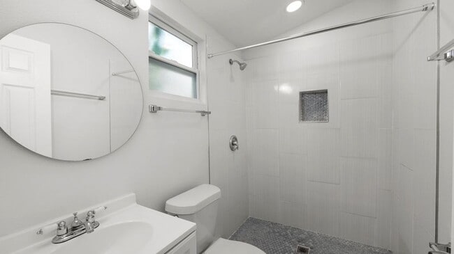 Building Photo - Affordable 3/1.5 West Tampa Home