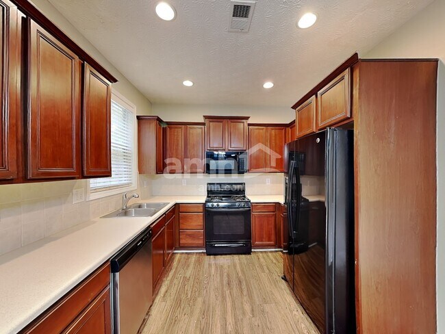 Foto del edificio - 6932 Silver Bend Pl