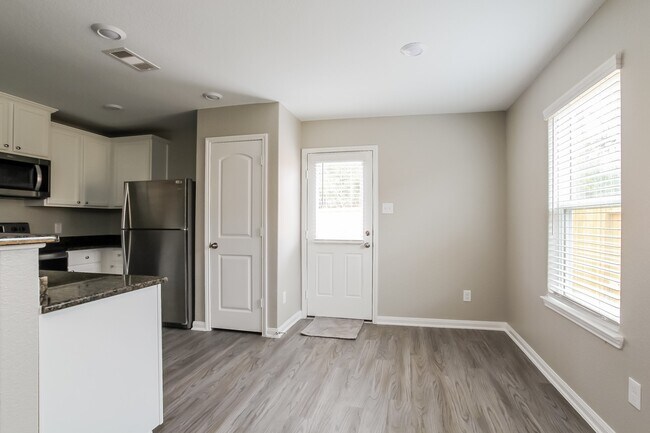 Foto del edificio - 27126 Leonardo Dr