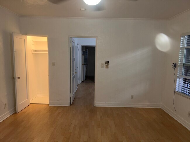 Foto del edificio - 1267 S Dunsmuir Ave