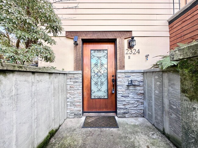 Foto del edificio - One Bedroom Apartment Located in a Quiet Two-Unit Home in North Portland!