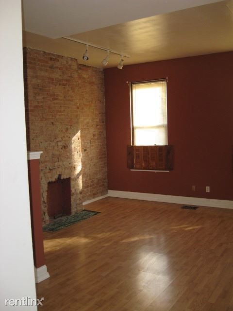 Building Photo - 2 br, 1.5 bath Townhome - 1410 Laidlaw Ave
