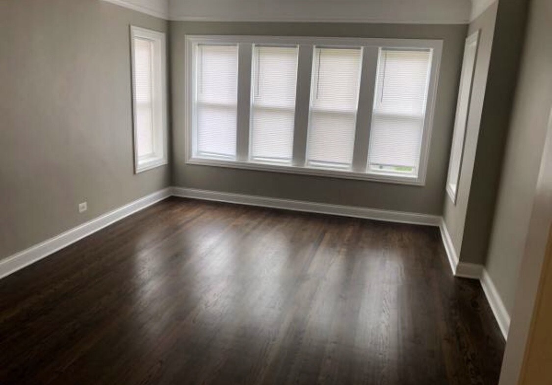 Foto principal - 4044 W Oakdale Ave