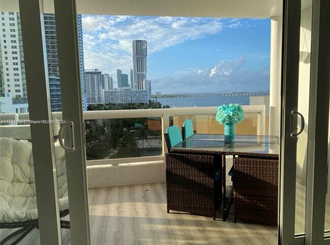 Building Photo - 1717 N Bayshore Dr