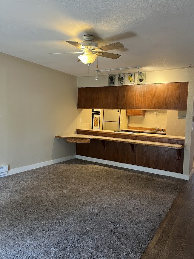 Building Photo - 806 Stone Mountain Dr