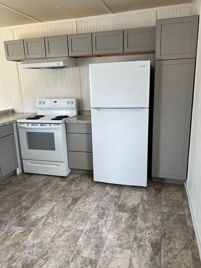 Foto del edificio - Affordable 2  Bedroom 1 bath  $ 1100 Mary ...