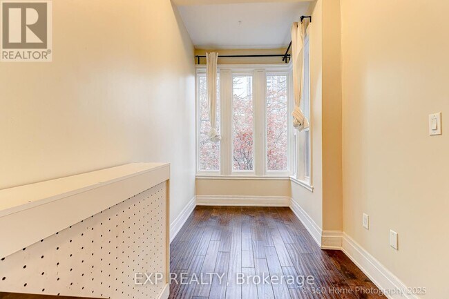 Photo du bâtiment - 328 Berkeley St