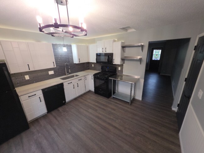 Foto del edificio - 5336 Russell Ave N