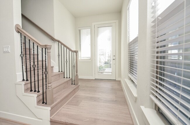 Building Photo - 1103 Fuschia Rd