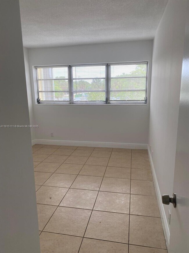 Foto del edificio - 16701 NE 14th Ave