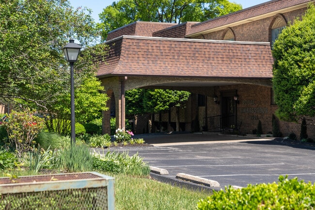 Royal Ambassador Condominiums
