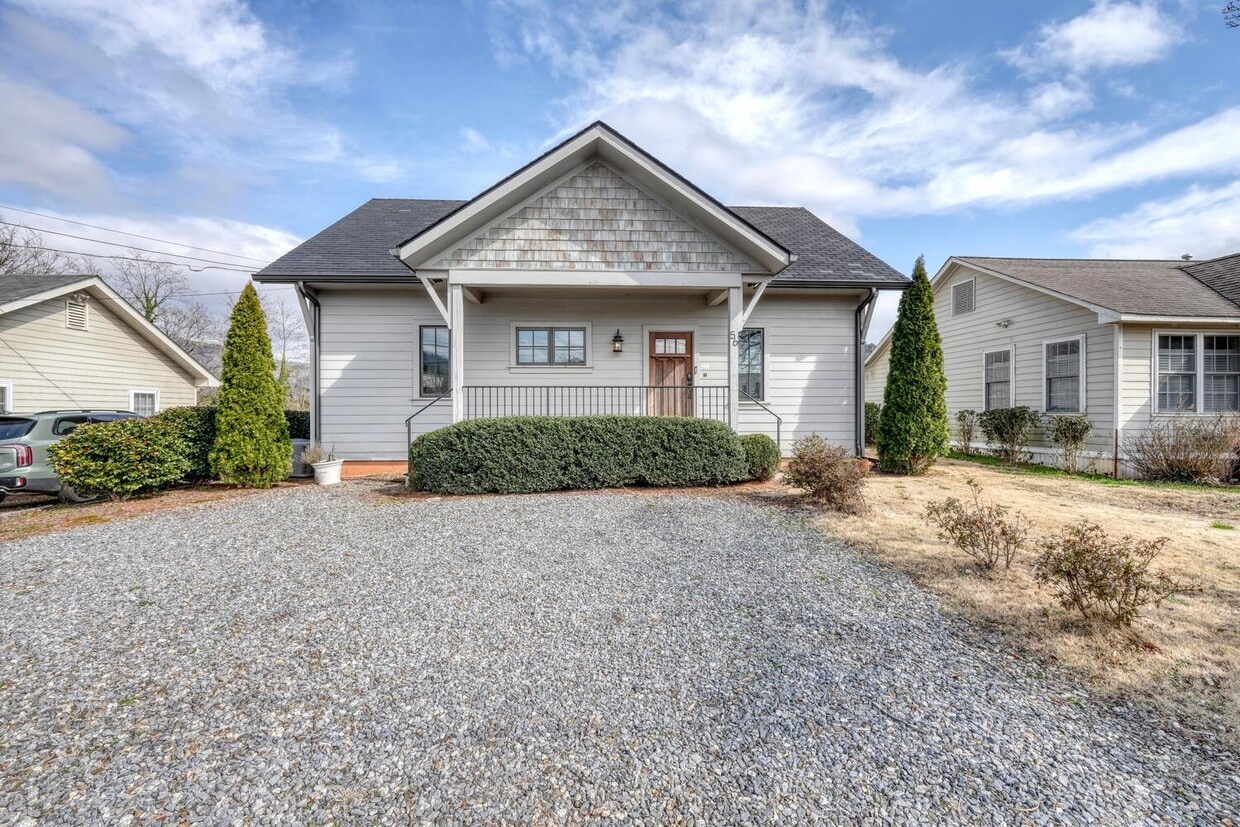 Photo - 56 Oak Crescent Cir (Clayton, GA)
