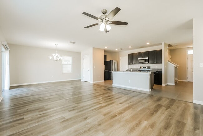 Building Photo - 11162 Leland Groves Dr