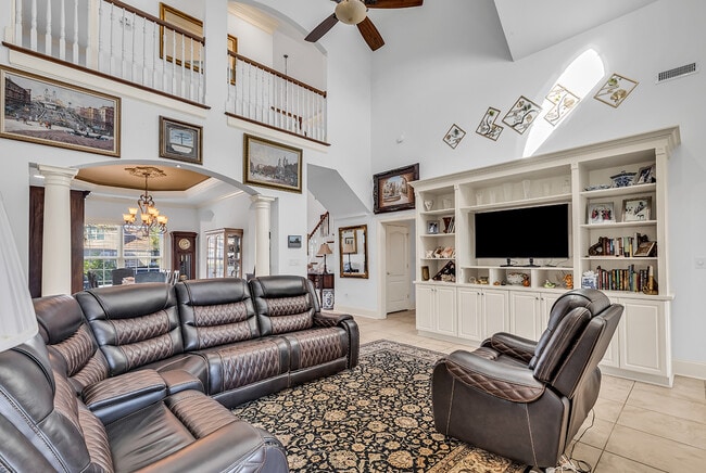 Building Photo - 801 Bluffview Dr