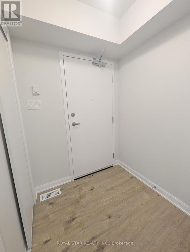 Building Photo - 1124 Creekway Private