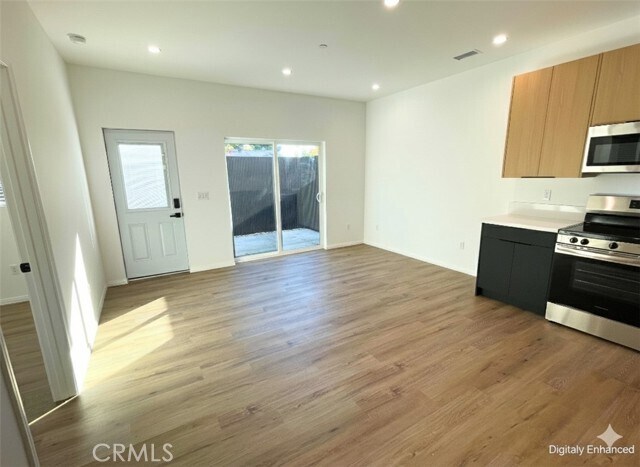 Building Photo - 23924 Hamlin St