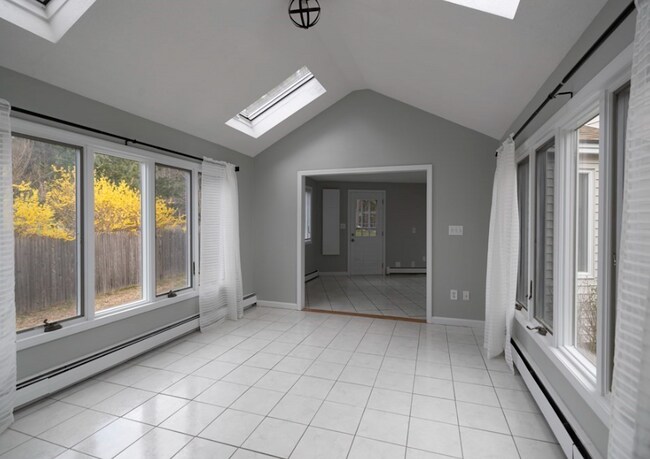 Foto del edificio - 4 Sterling Ln