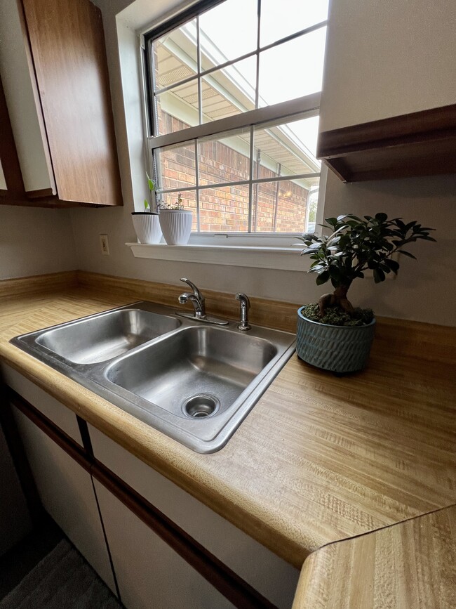 Kitchen - 2753 Edgewood Ln