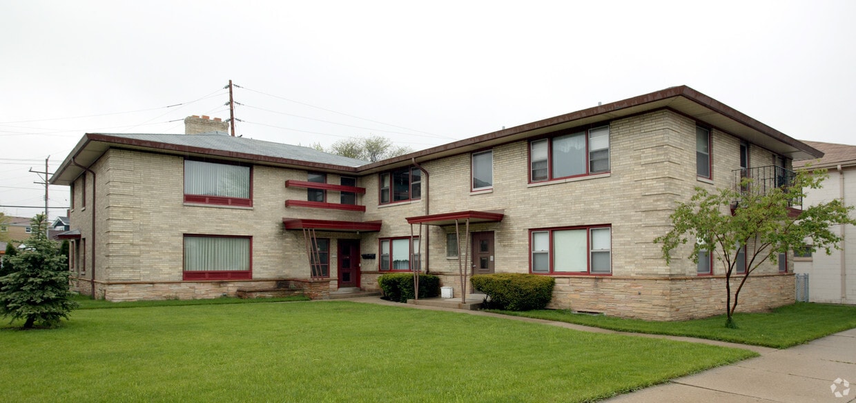 91299131 W Lisbon Ave, Milwaukee, WI 53222 Apartments in Milwaukee