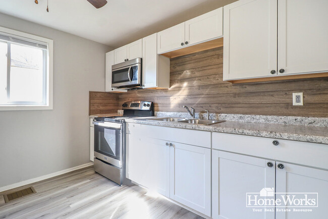 Foto del edificio - Presented by HomeWorks Management