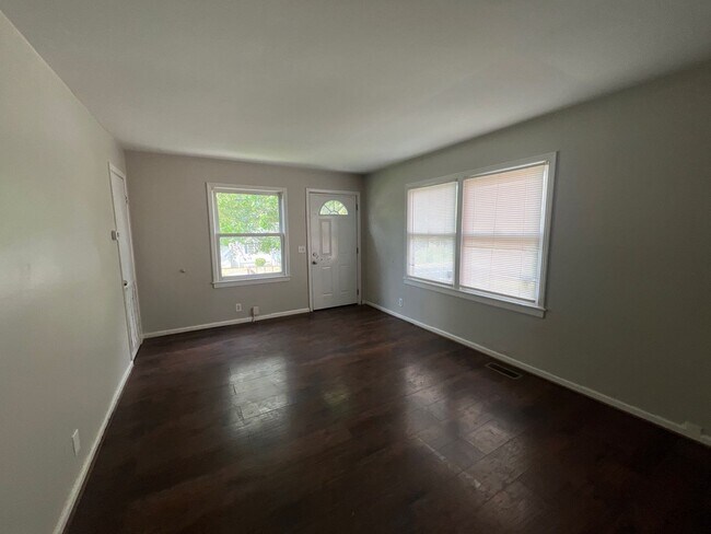 Building Photo - Three Bedroom Ranch near TSU and Hadley Park!
