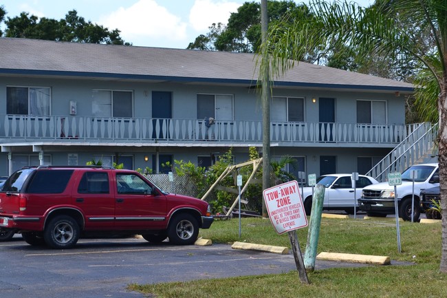 Building Photo - Woodside Apartments