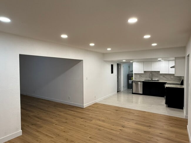Building Photo - 3737 Lenore Way