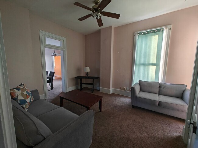 Foto del edificio - 28 W Franklin St