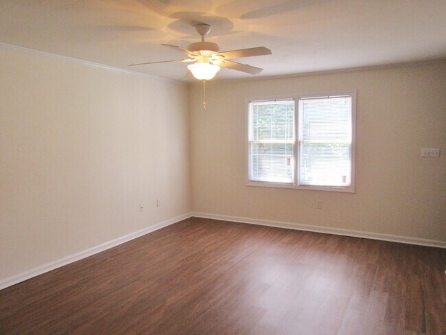 Building Photo - 135 Weymanda Cir