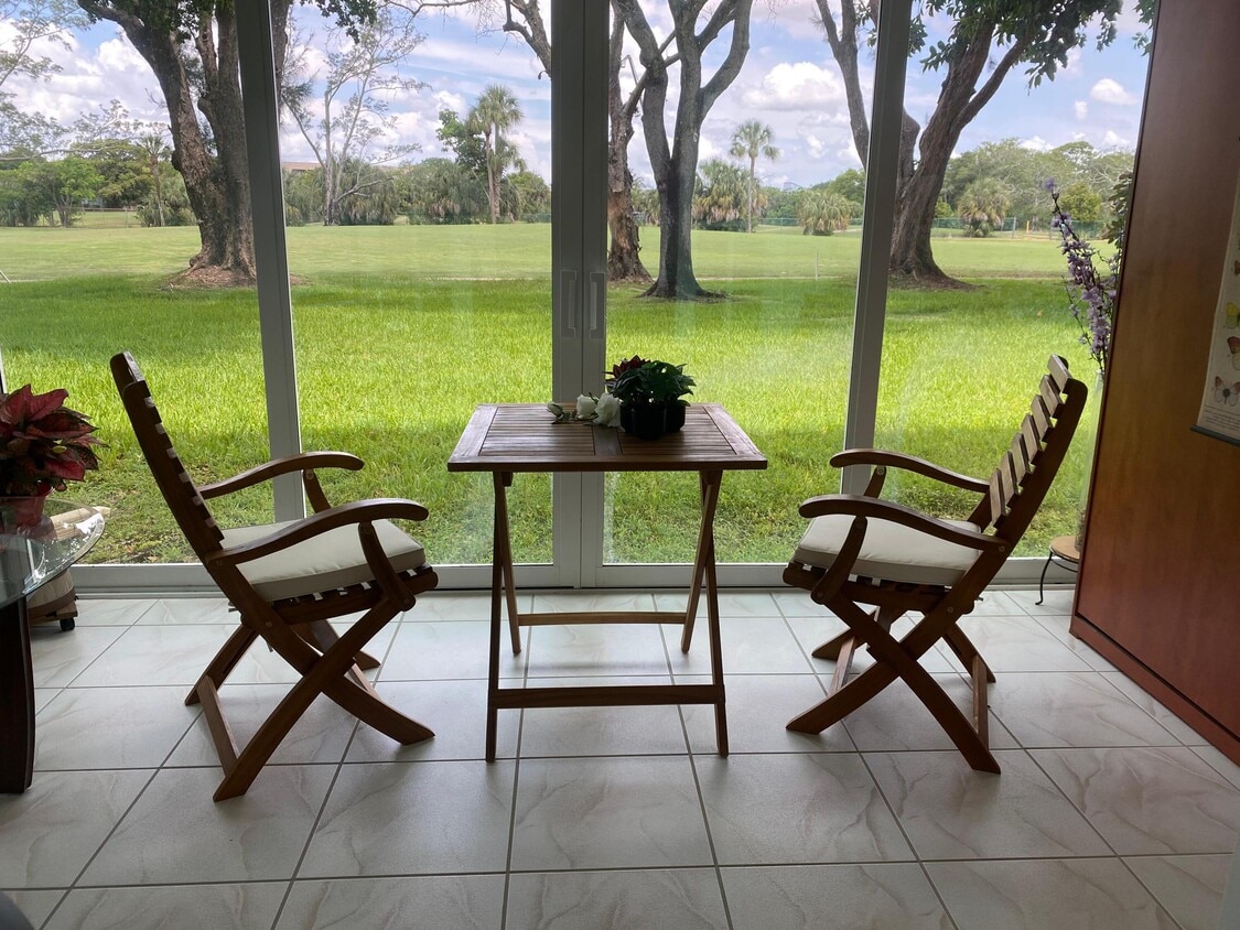Foto principal - 1055 Country Club Dr