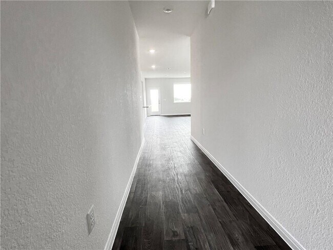 Building Photo - 105 Brody Ln