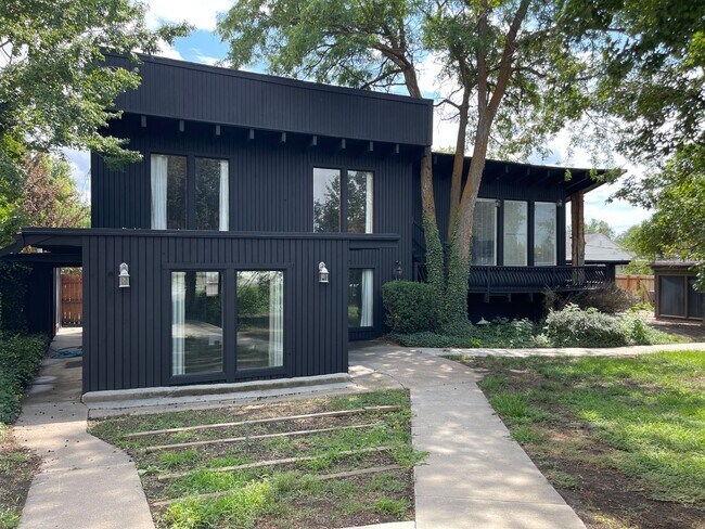 Building Photo - Newly Remodeled 1 Bedroom Apartment