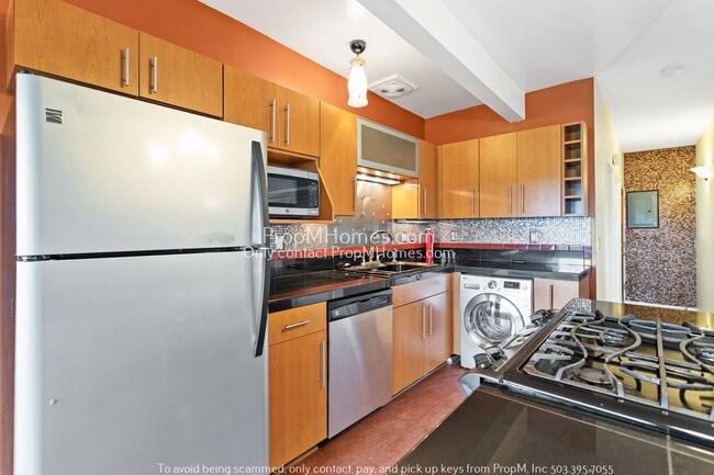 Building Photo - Two Bedroom North Tabor Condo with Great Views!